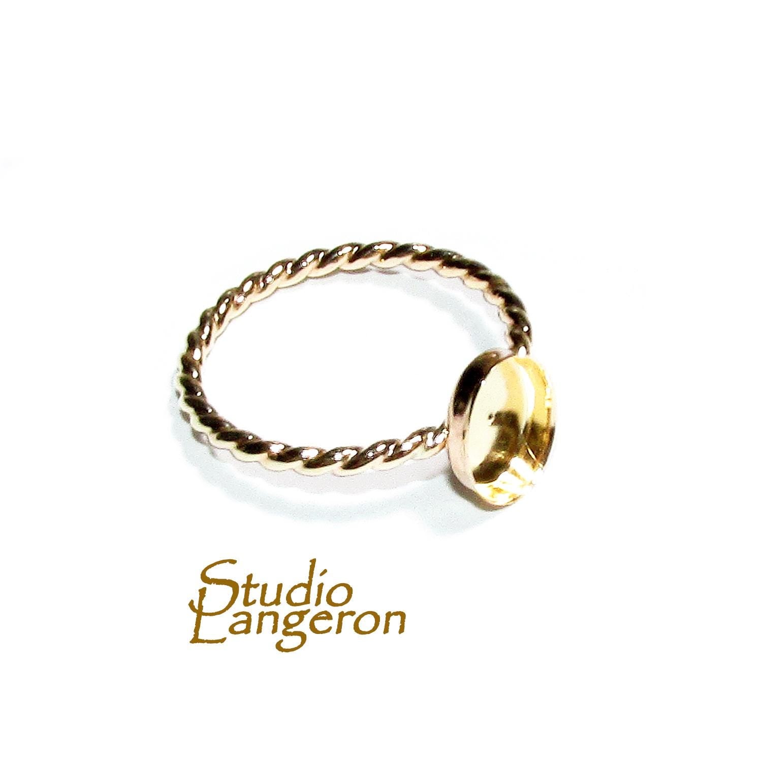 14K Yellow gold filled twisted blank ring with bezel cup 6x8mm size 4 - 11, Base ring, Bezel cup, Jewelry making, Setting - 1 piece