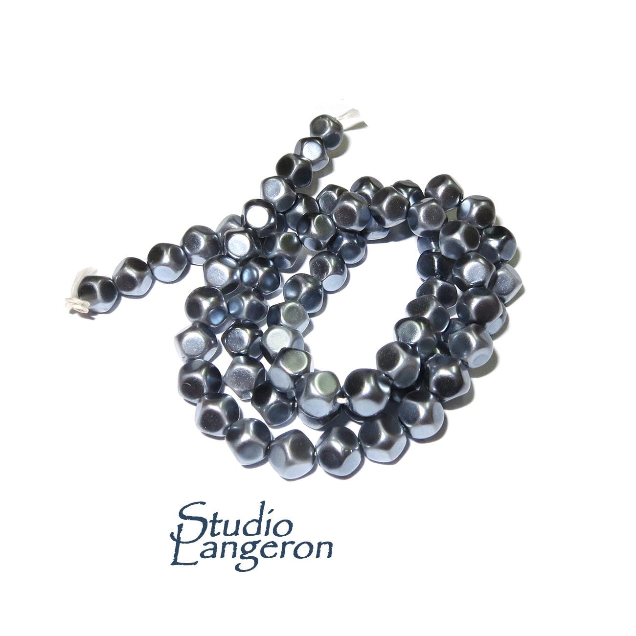 Natural Shell Pearl round Beads, 6 mm 33 cm (13 inch) Strand