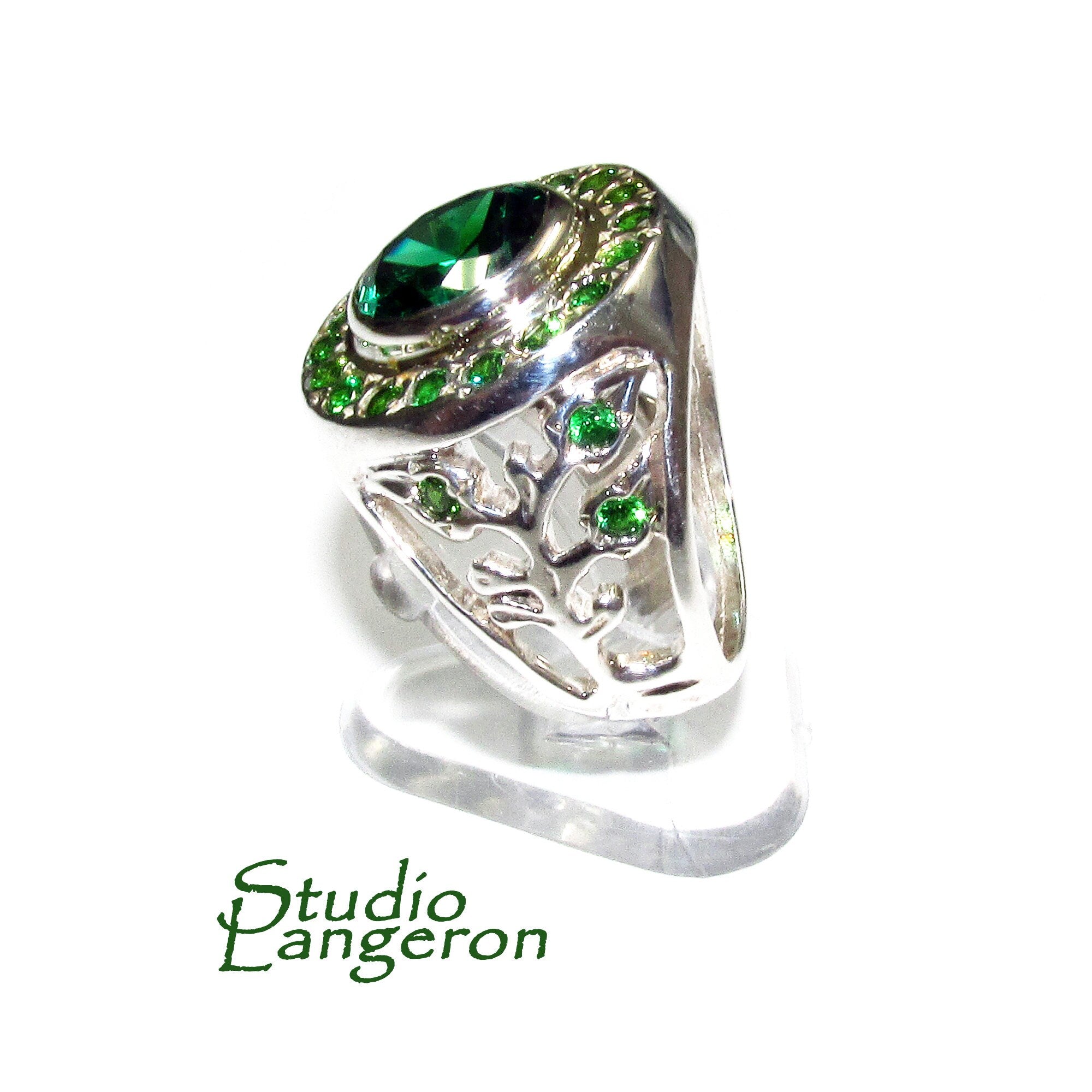 Statement Chrysoprase ring 925 sterling silver size 8, Handmade ring, single copy, 925 sterling silver, Natural Chrysoprase, Green gems