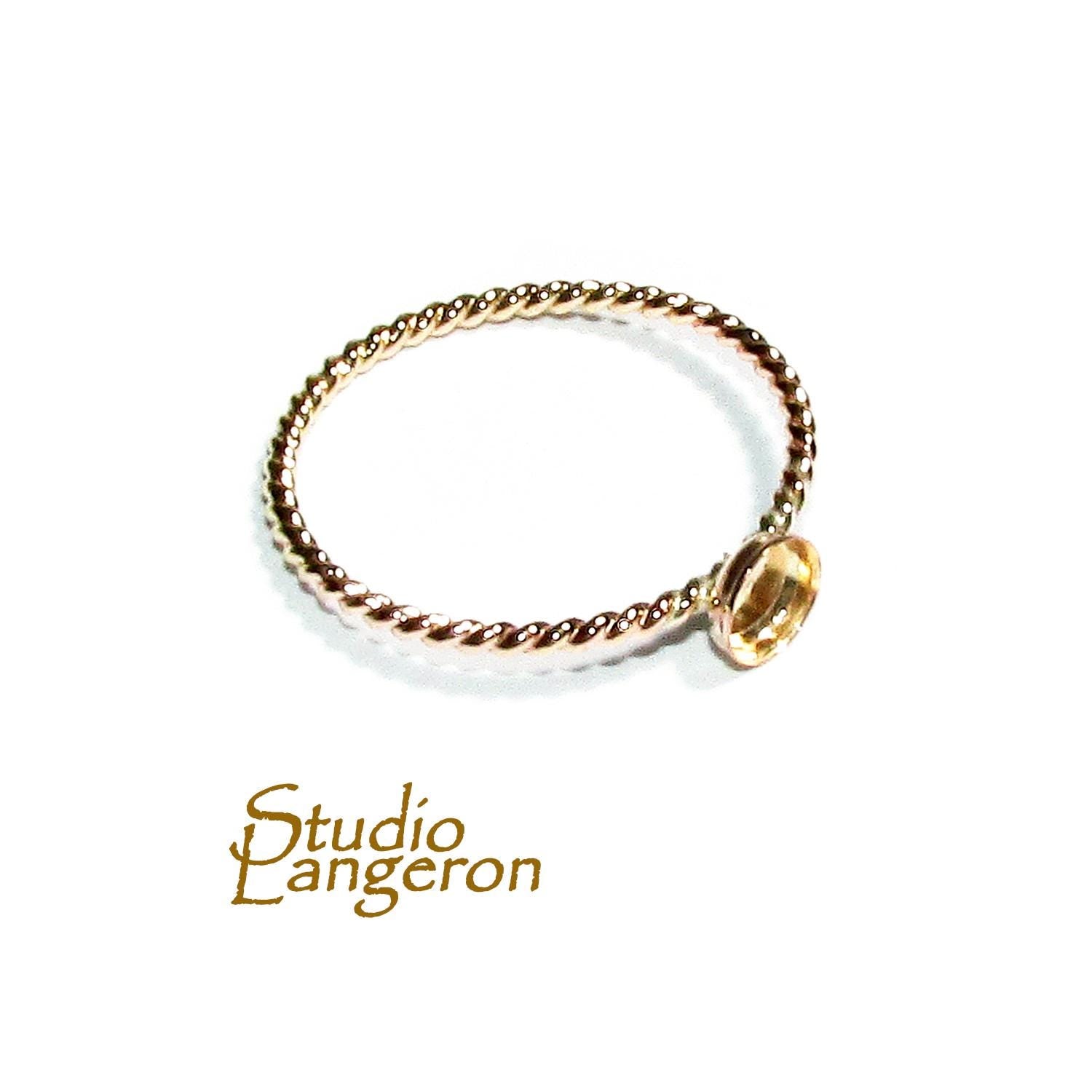 14K Yellow gold filled twisted blank ring with bezel cup 5mm size 4 - 11, Jewelry making, Mounting ring, bezel cup - 1 piece