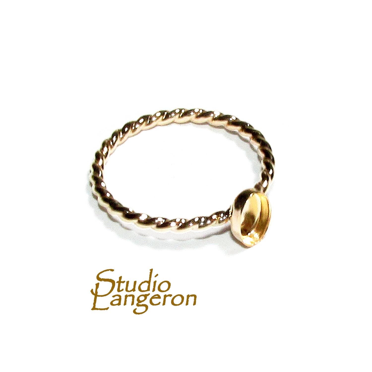 14K Yellow gold filled twisted blank ring with bezel cup 4x6mm size 4, 5, 6, 7, 8, 9, 10, 11, Base ring, Bezel cup, Jewelry making - 1 piece