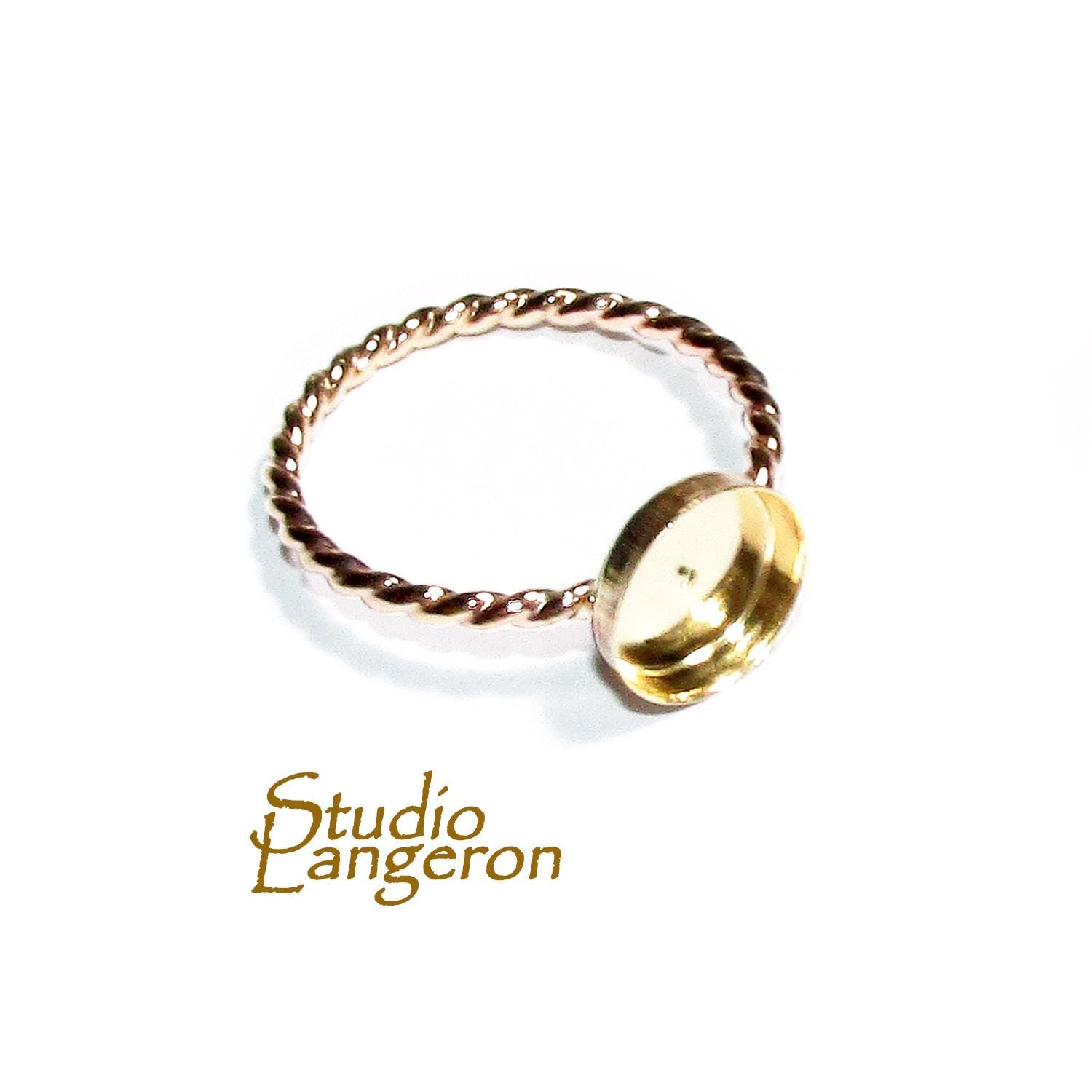 14K Yellow gold filled twisted blank ring with bezel cup 8mm size 4 - 11, Jewelry making, Mounting ring, bezel cup, setting - 1 piece